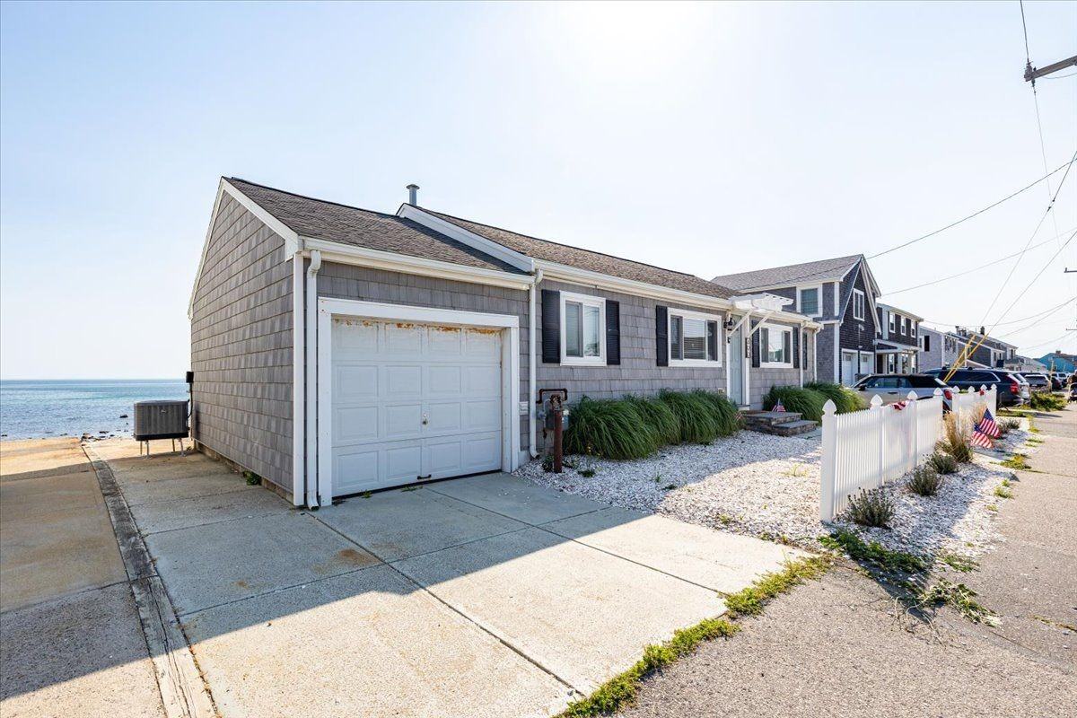 490 Ocean St - Photo 2 of 33