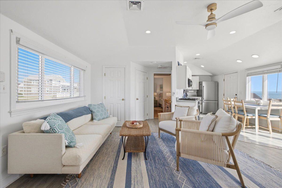 490 Ocean St - Photo 6 of 33