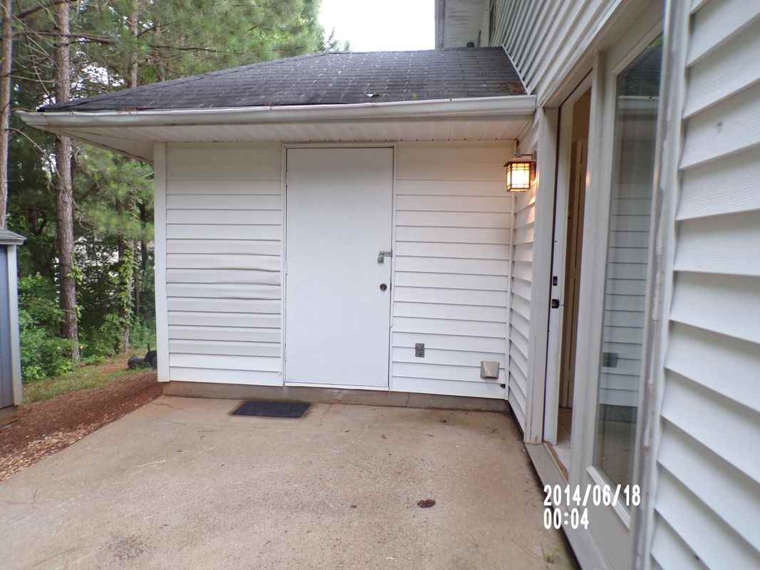 4740 Chariot Dr - Photo 2 of 5