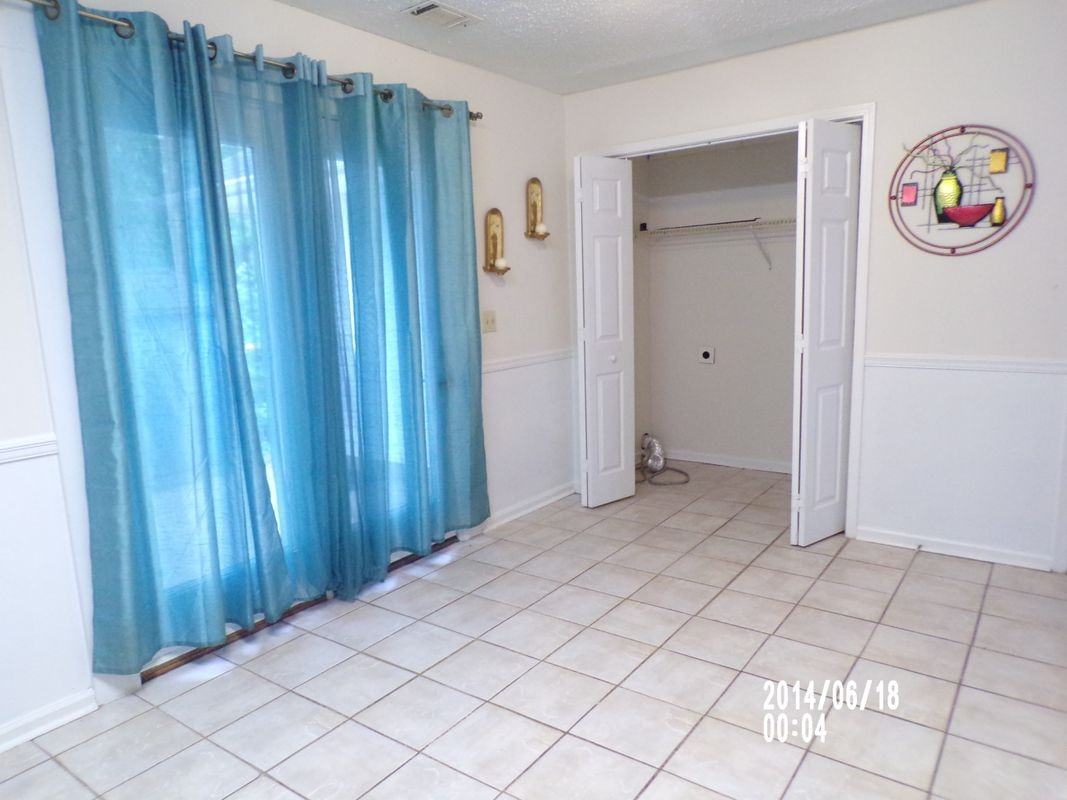 4740 Chariot Dr - Photo 3 of 5