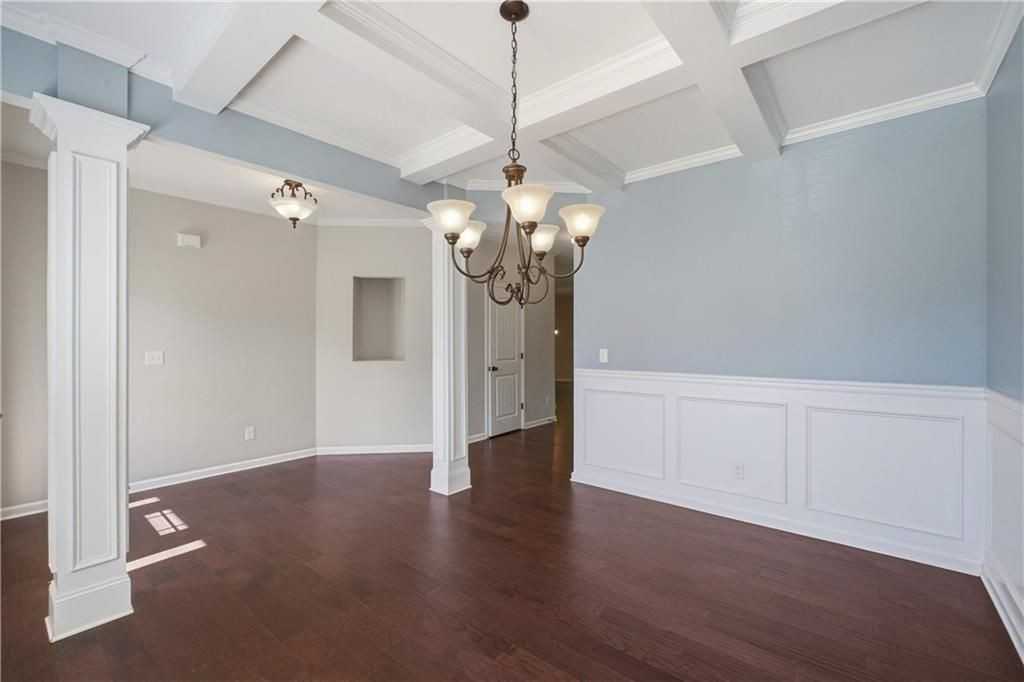 4910 Belcrest Way - Photo 7 of 45