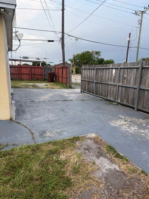 591 Se 1st St - Photo 6 of 7