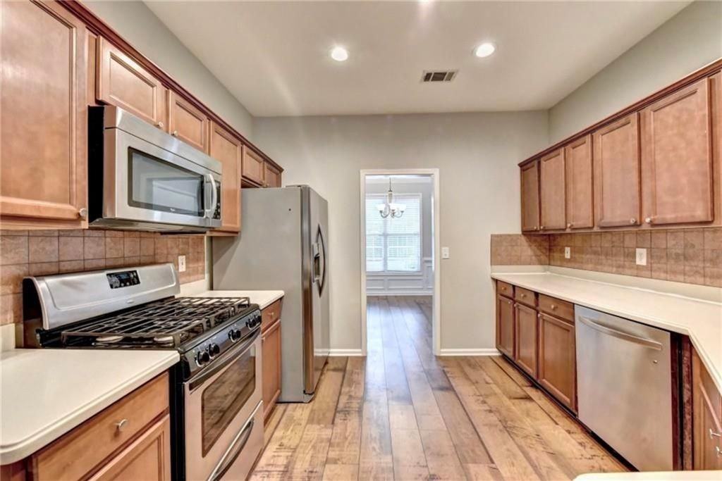 410 Ruby Forest Pkwy - Photo 4 of 33