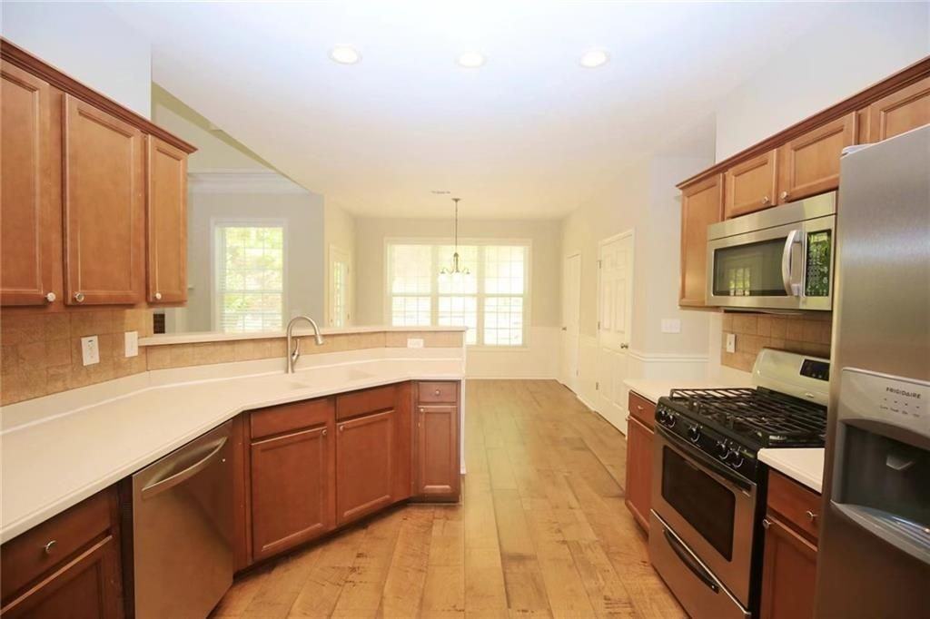 410 Ruby Forest Pkwy - Photo 5 of 33