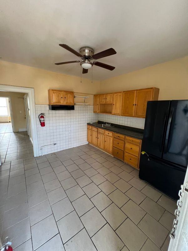 552 River St - Photo 2 of 9