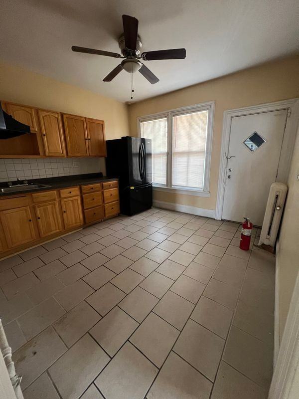 552 River St - Photo 3 of 9