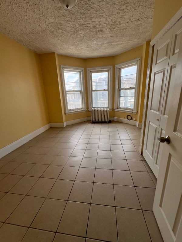 552 River St - Photo 7 of 9