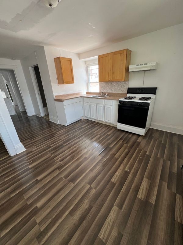 552 River St - Photo 2 of 8