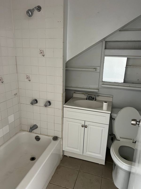 552 River St - Photo 3 of 8