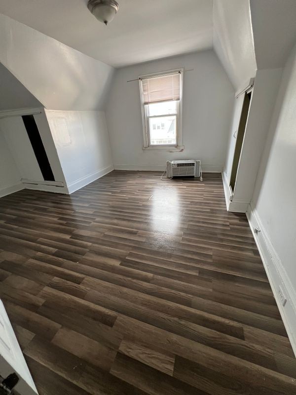 552 River St - Photo 4 of 8