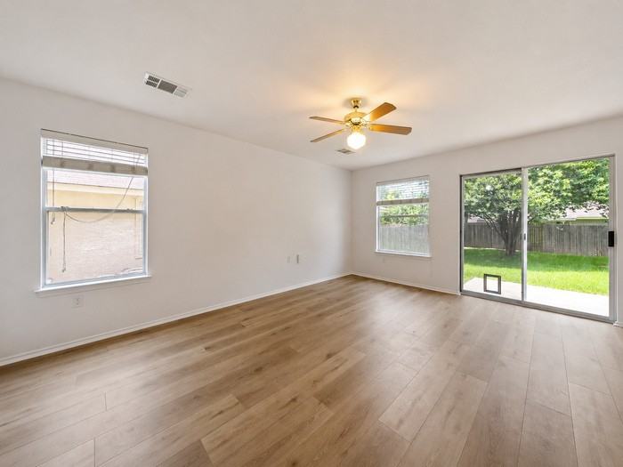 5509 Bentsen Ln - Photo 3 of 16