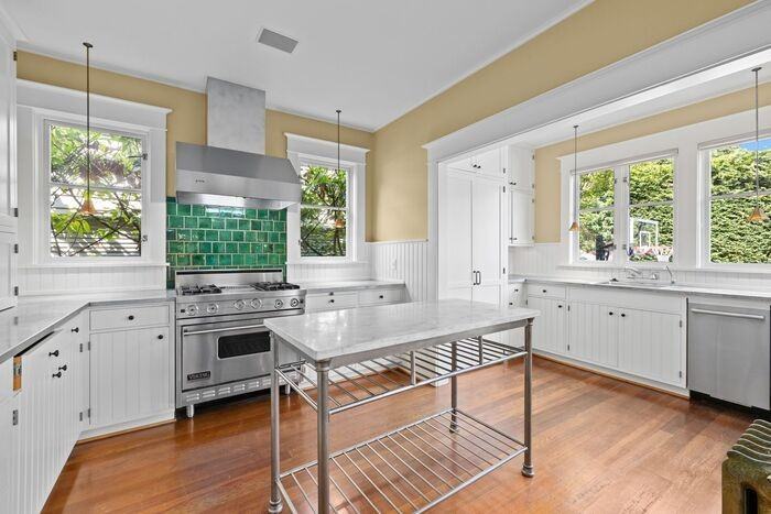 1020 15th Ave E - Photo 3 of 50