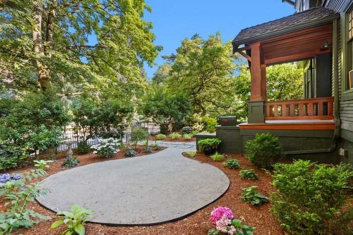 1020 15th Ave E - Photo 6 of 50