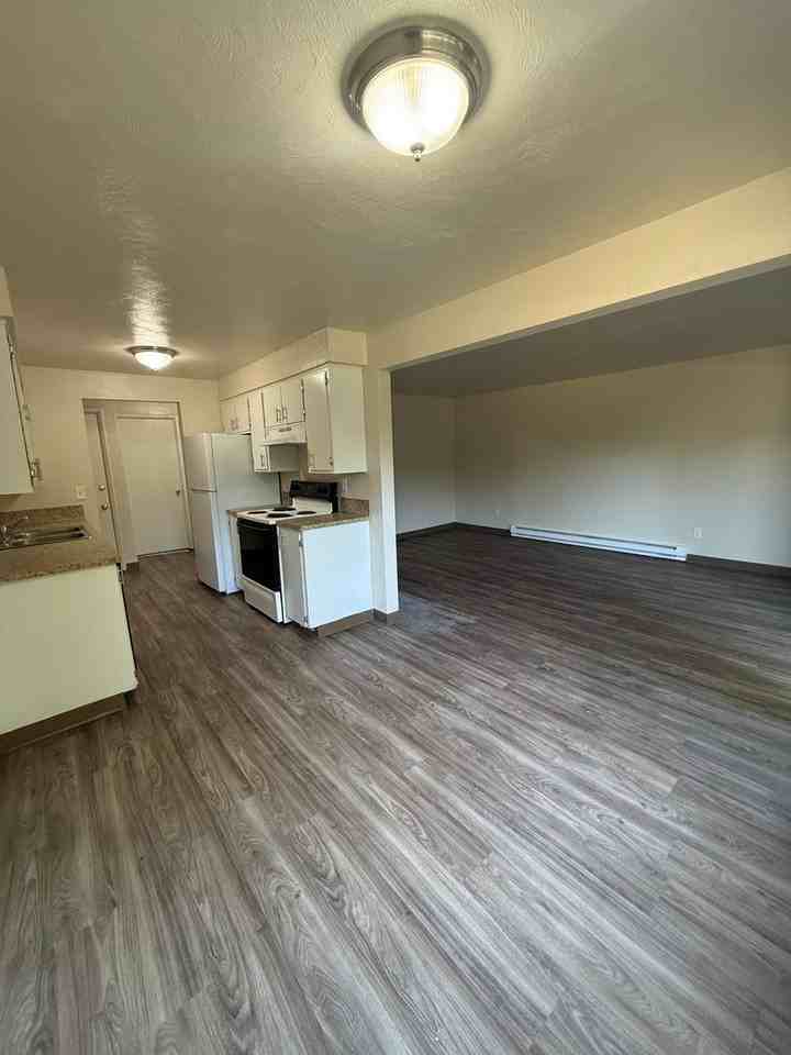 450-Chandelle Apartments - Photo 7 of 29