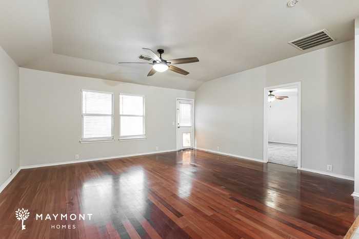 15811 Borwick Ln - Photo 5 of 16