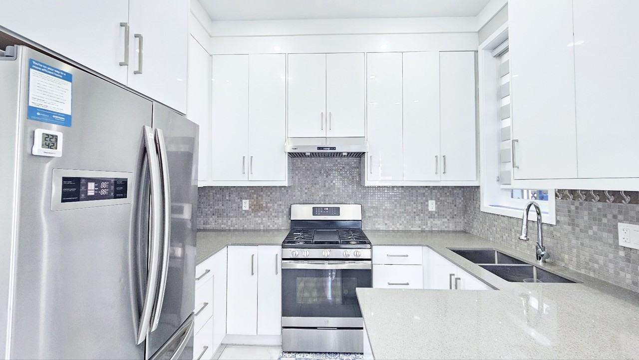 6690 Nanaimo Street - Photo 2 of 15