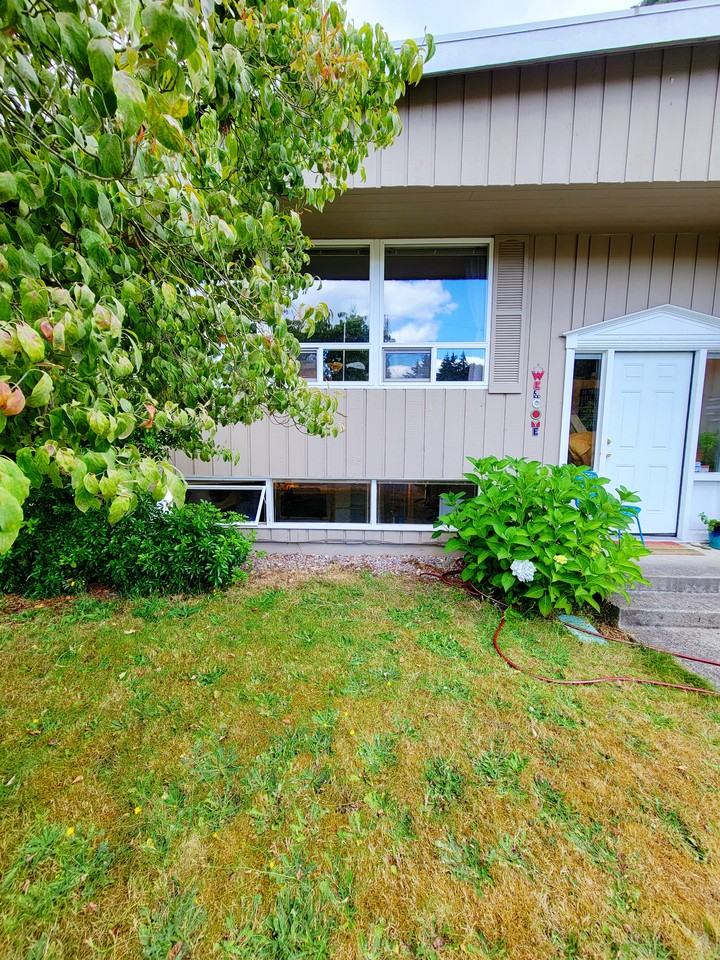 215 165th Ave Se #NA - Photo 2 of 21