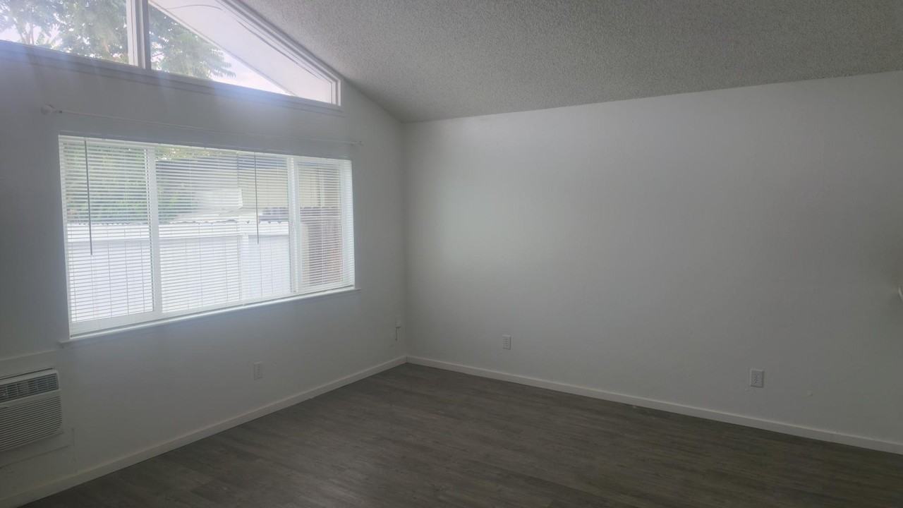 515 W 5th St #NA - Photo 2 of 14