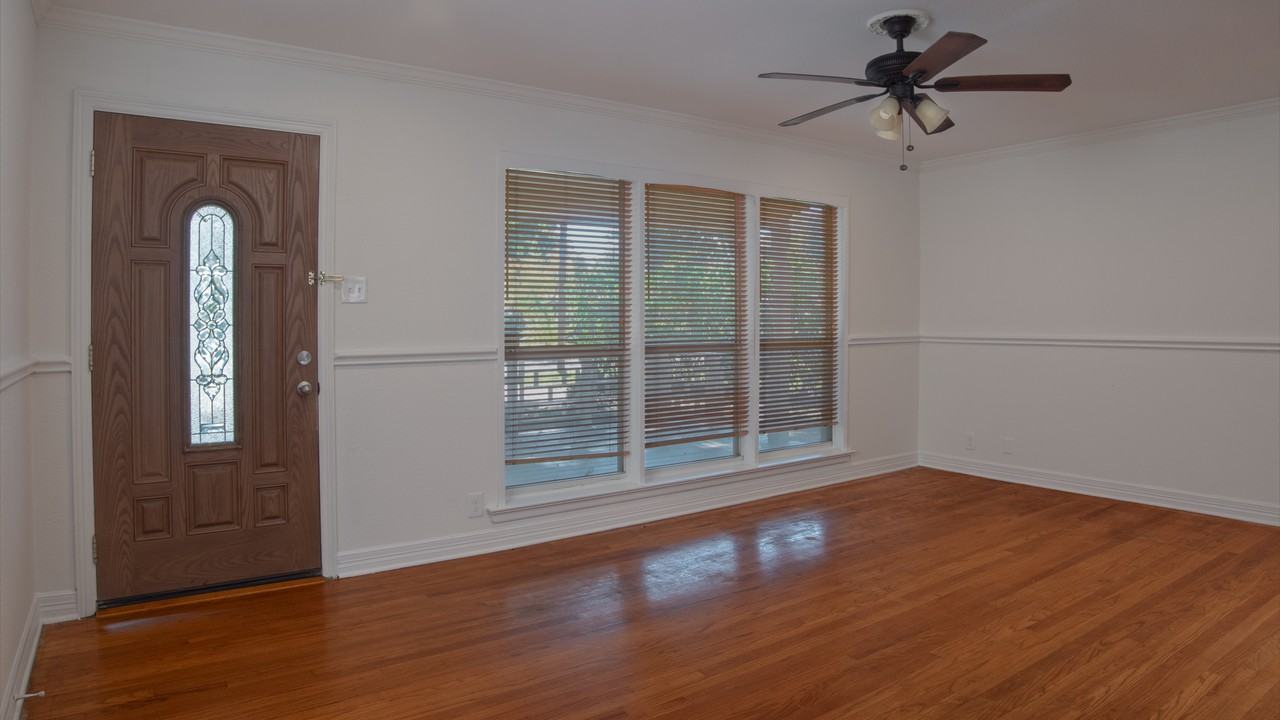 1717 Briarwood Ln #NA - Photo 4 of 9