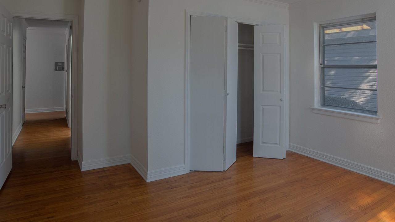 1717 Briarwood Ln #NA - Photo 7 of 9