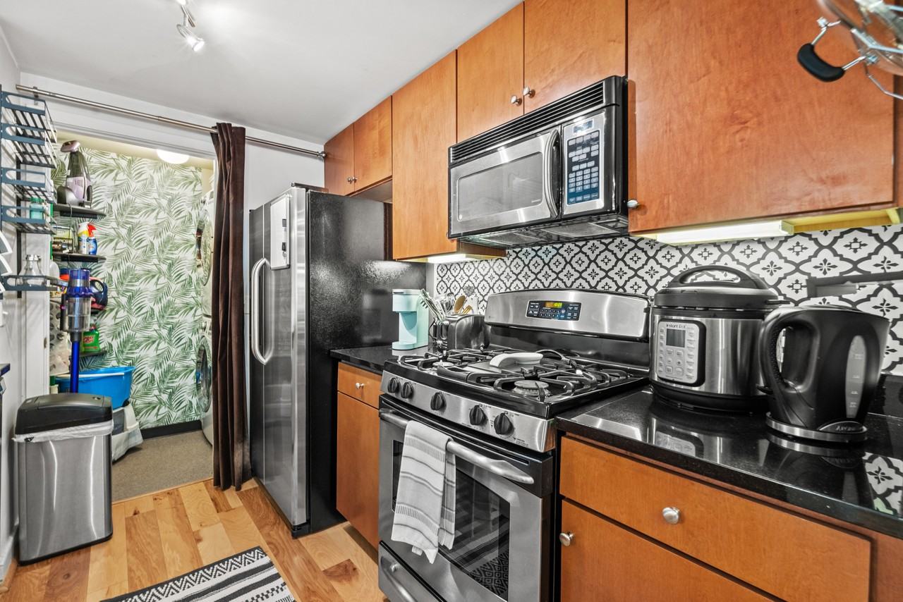 1117 10th St Nw #410 - Photo 4 of 36