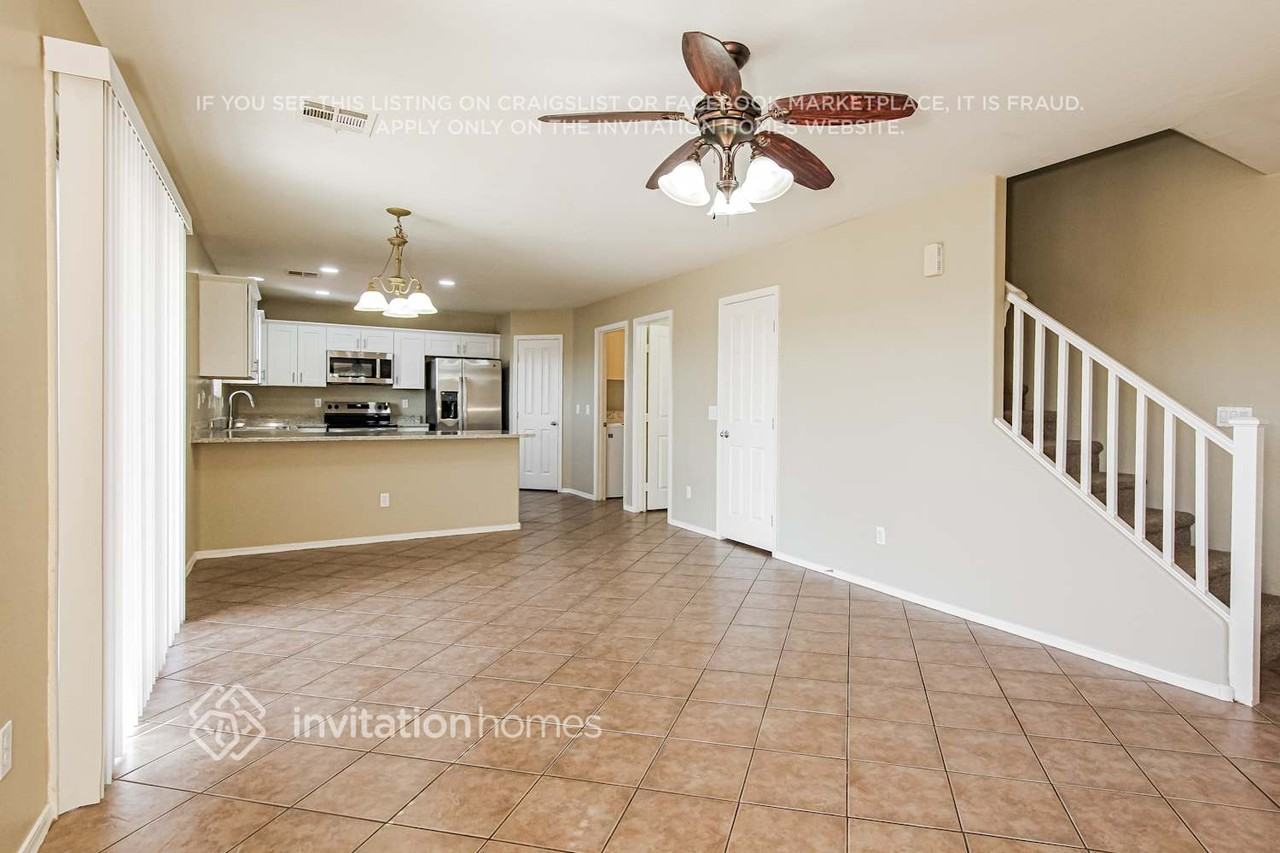 6707 W Desert Ln - Photo 5 of 18