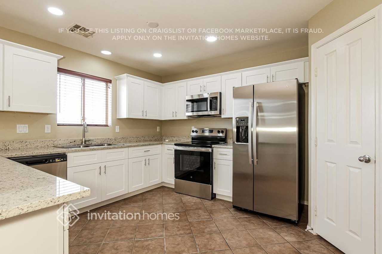 6707 W Desert Ln - Photo 6 of 18