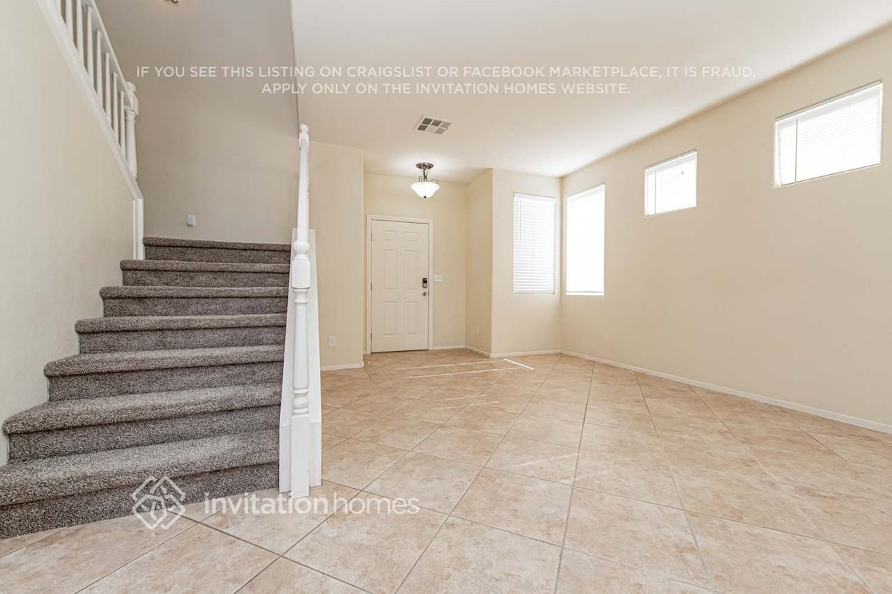 8913 Wolf Dancer Ave - Photo 4 of 18