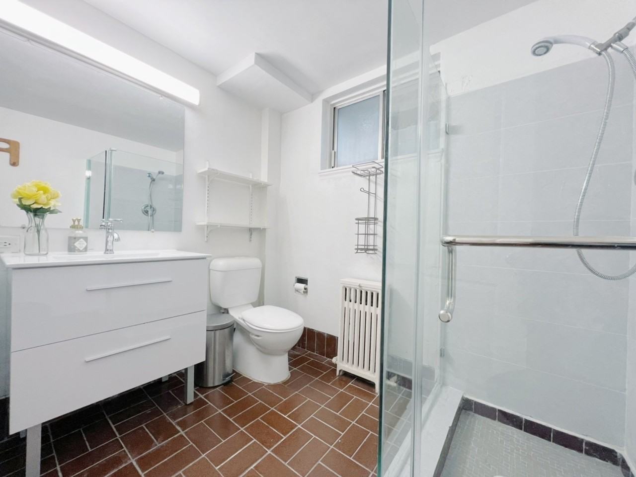 1561 Wesbrook Crescent - Photo 4 of 8