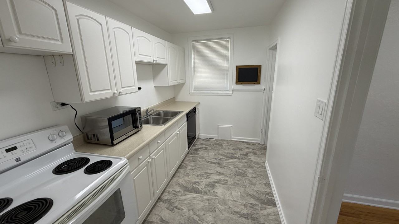 2525 S Clayton St #1 - Photo 5 of 47