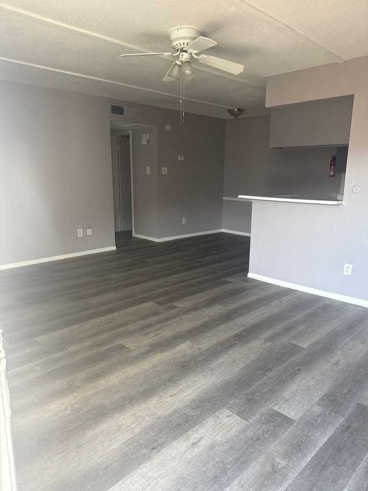 The Sebring Apartments - Photo 4 of 20