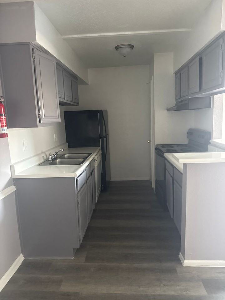 The Sebring Apartments - Photo 6 of 20