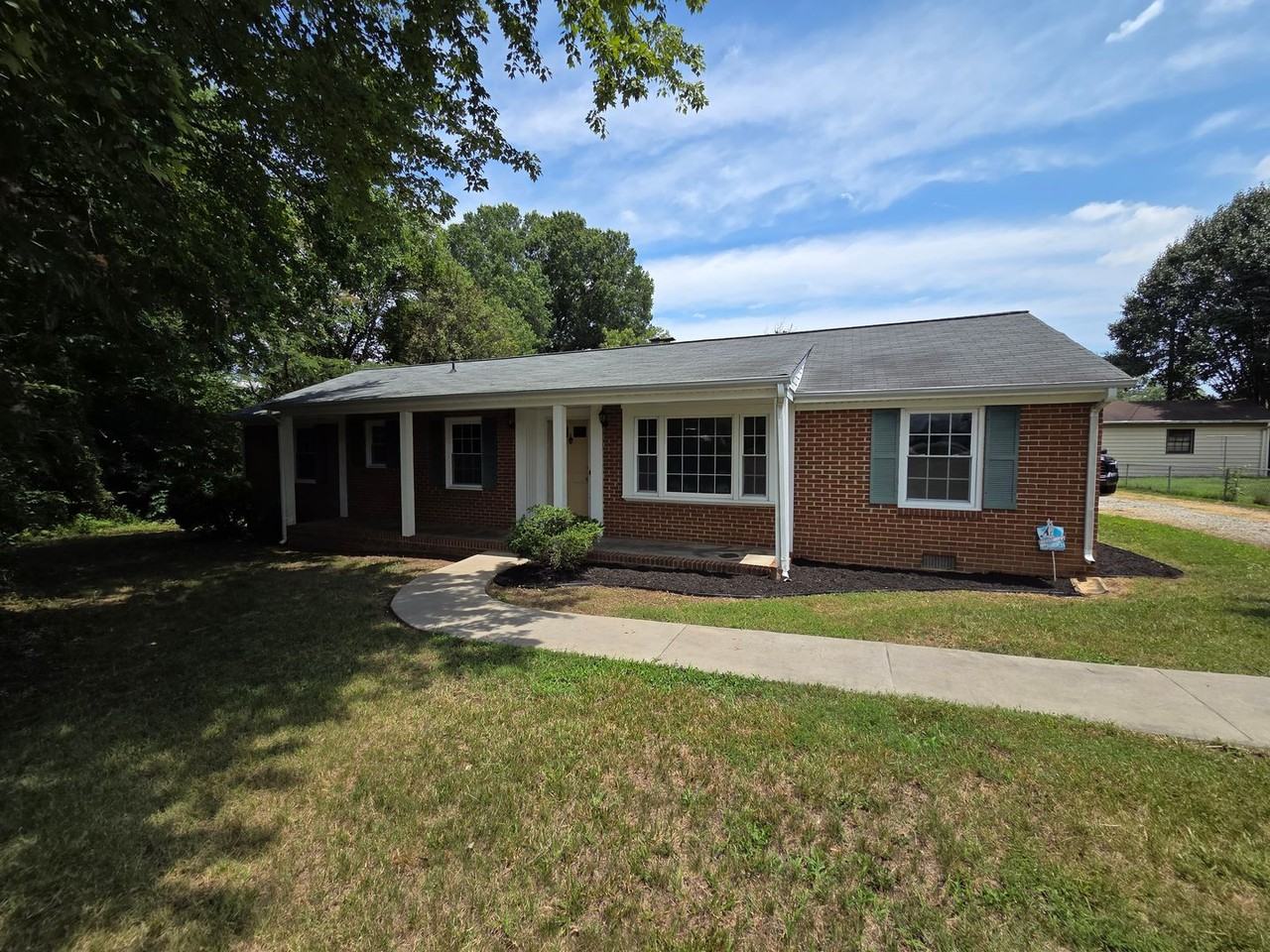 2209 Courthouse Rd - Photo 2 of 20