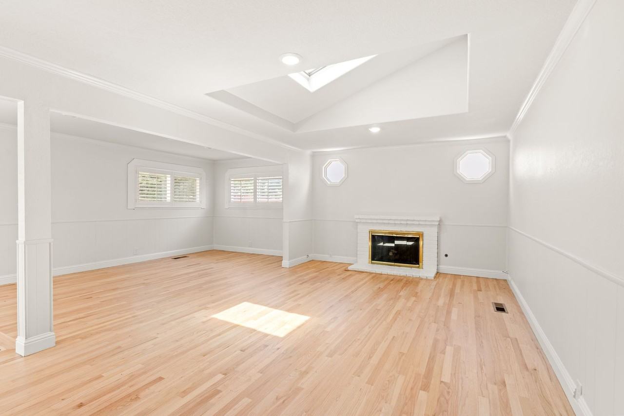 6923 Lassen St - Photo 3 of 31