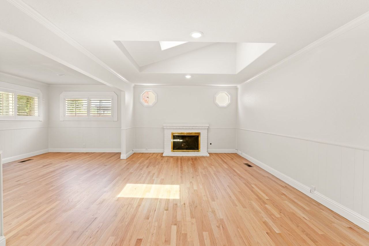 6923 Lassen St - Photo 4 of 31