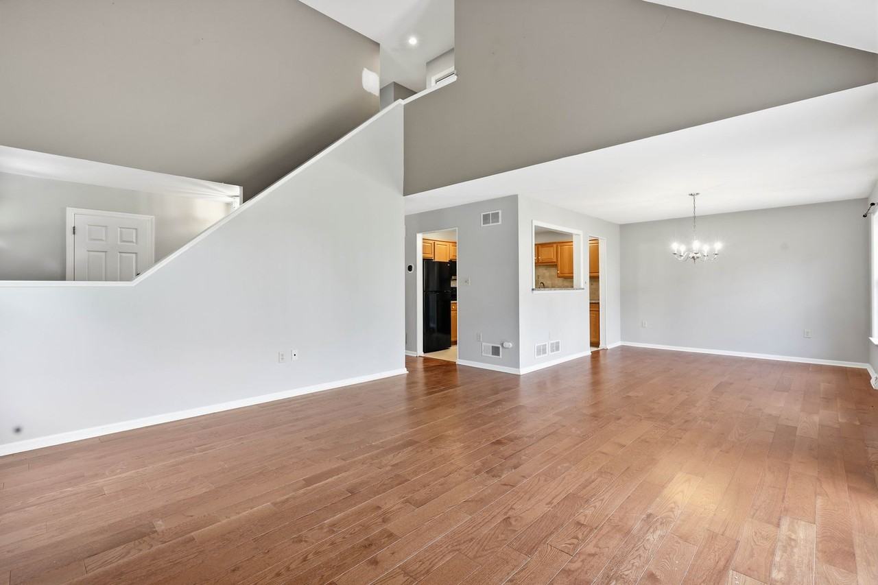 472 Hillside Dr - Photo 6 of 47