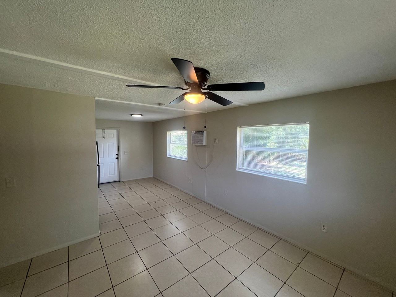 3920 Lora St - Photo 2 of 8