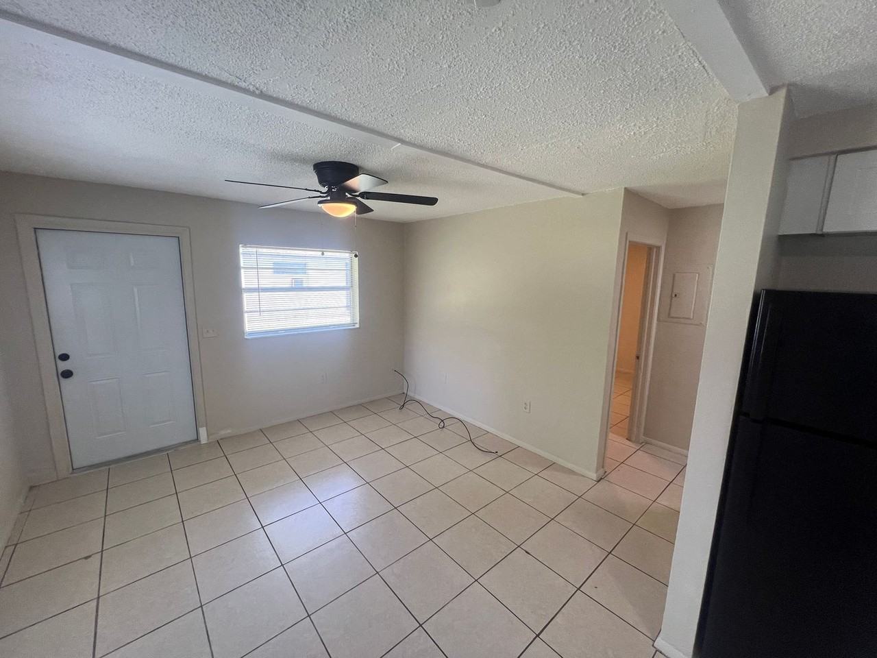 3920 Lora St - Photo 3 of 8
