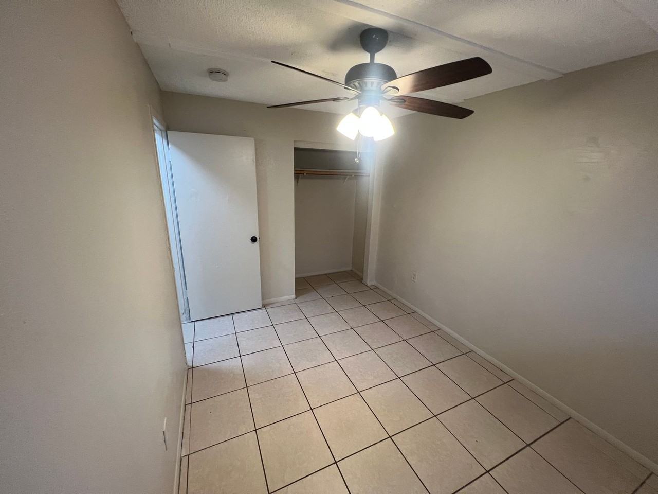 3920 Lora St - Photo 5 of 8