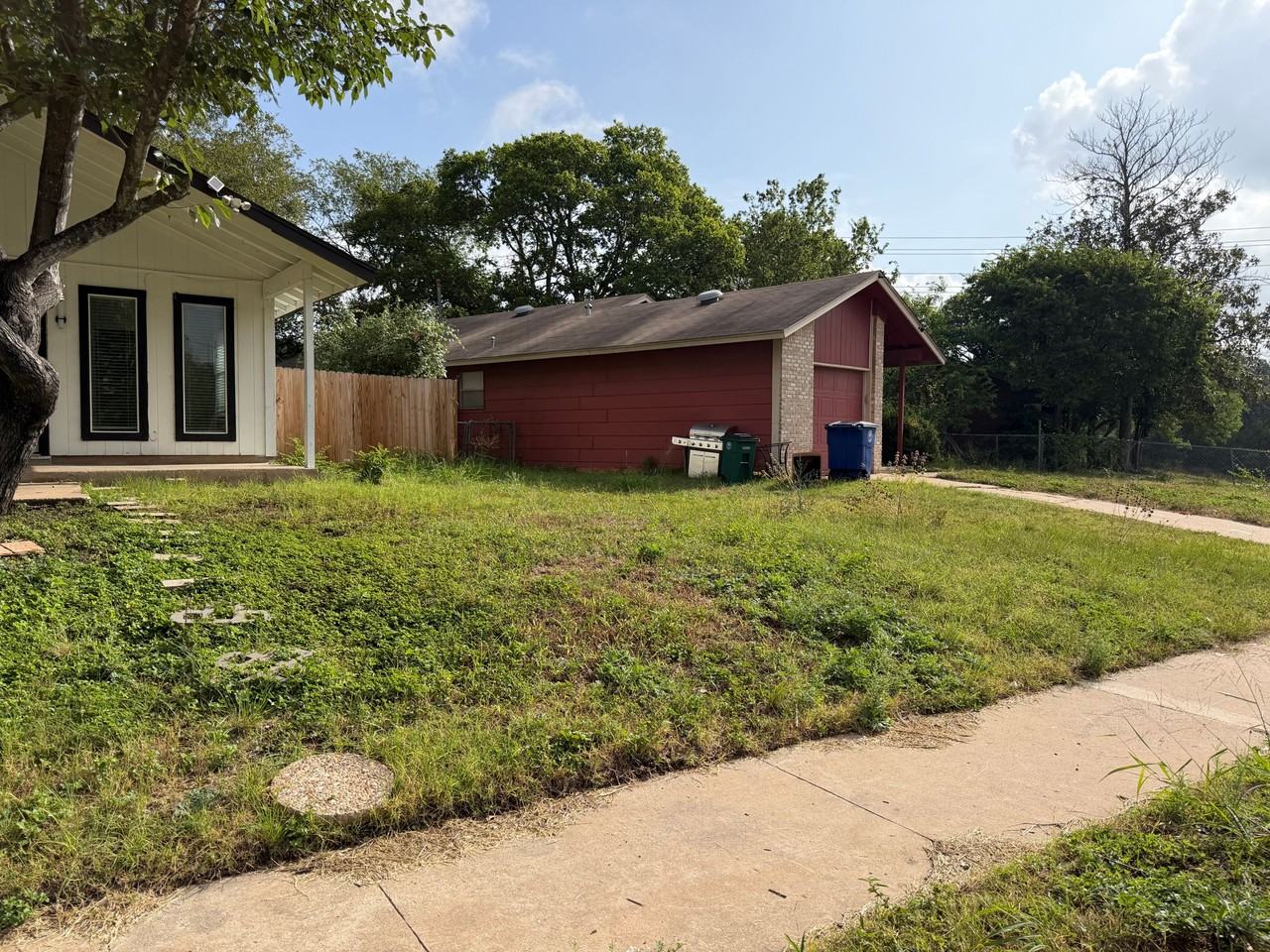 2518 Rockridge Dr - Photo 3 of 30