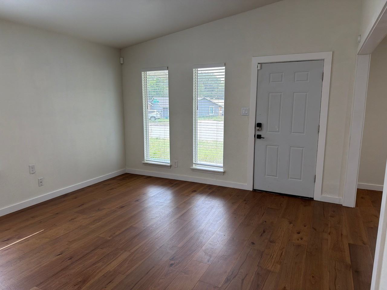 2518 Rockridge Dr - Photo 5 of 30