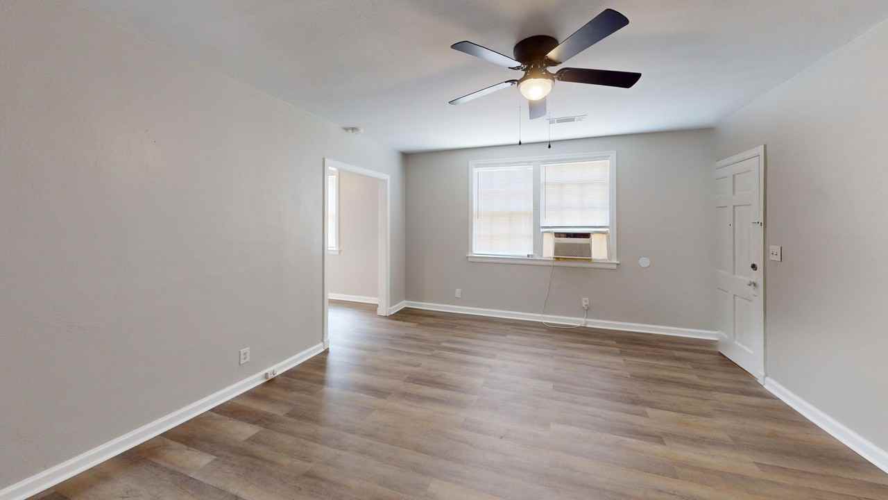 321 Olivia Ct - Photo 2 of 11
