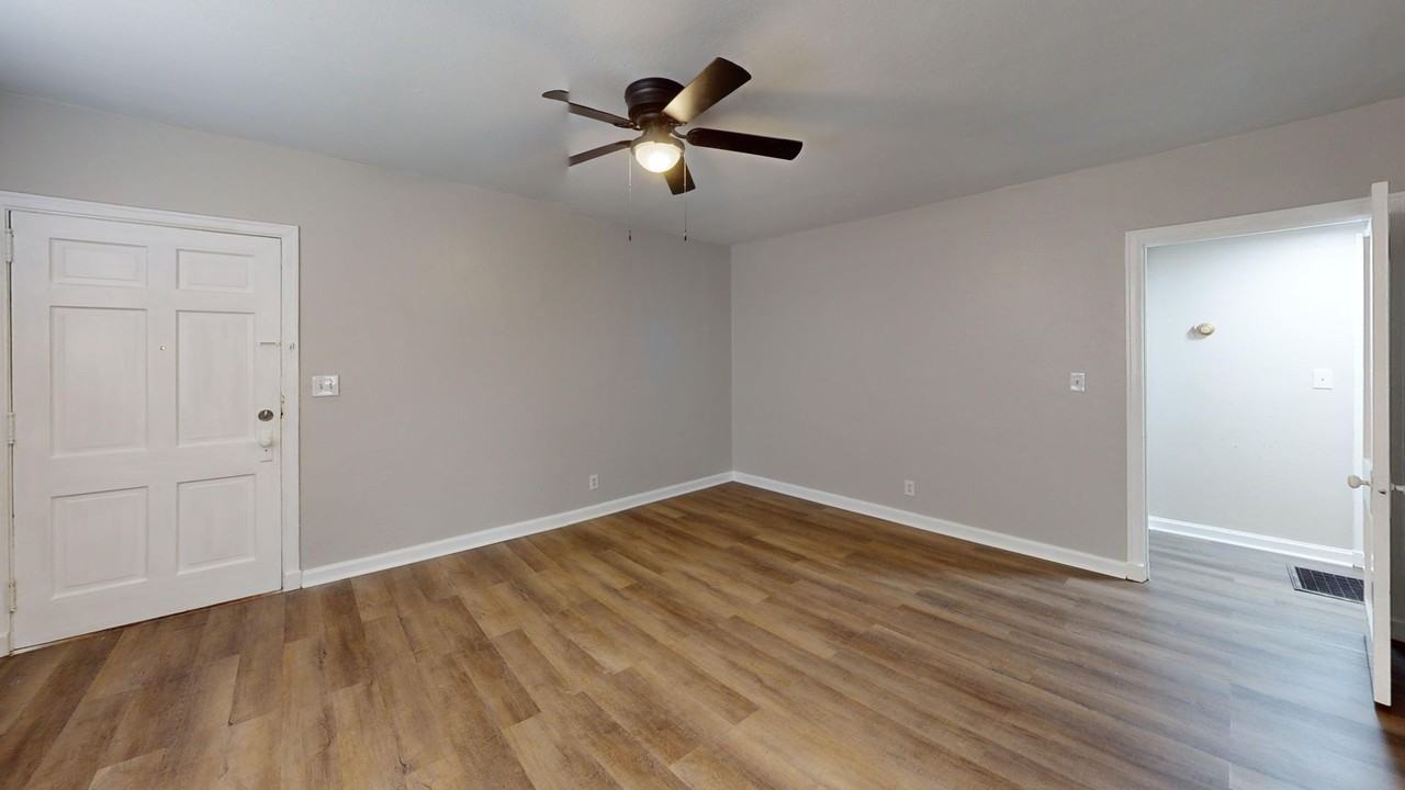 321 Olivia Ct - Photo 3 of 11