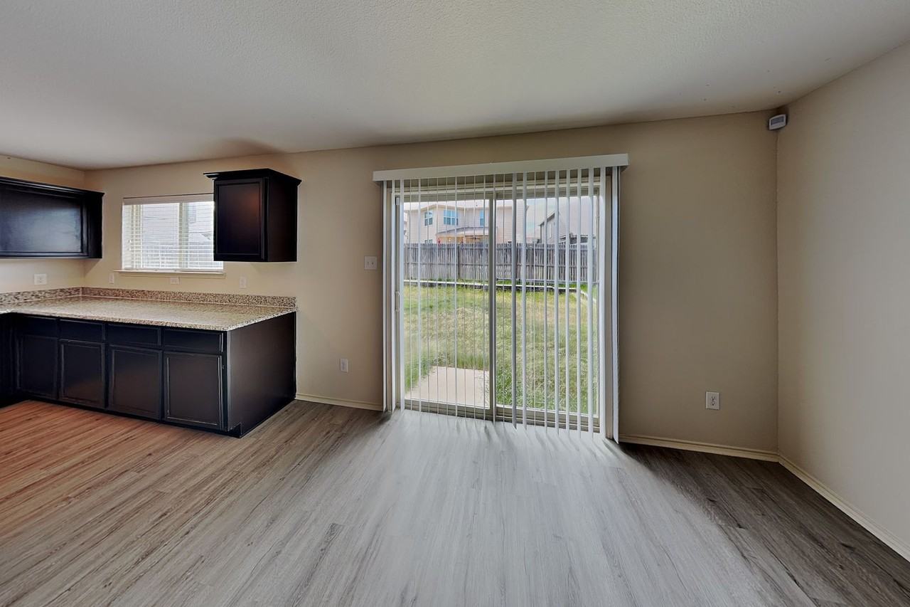 7605 Lake Vista Way - Photo 4 of 16