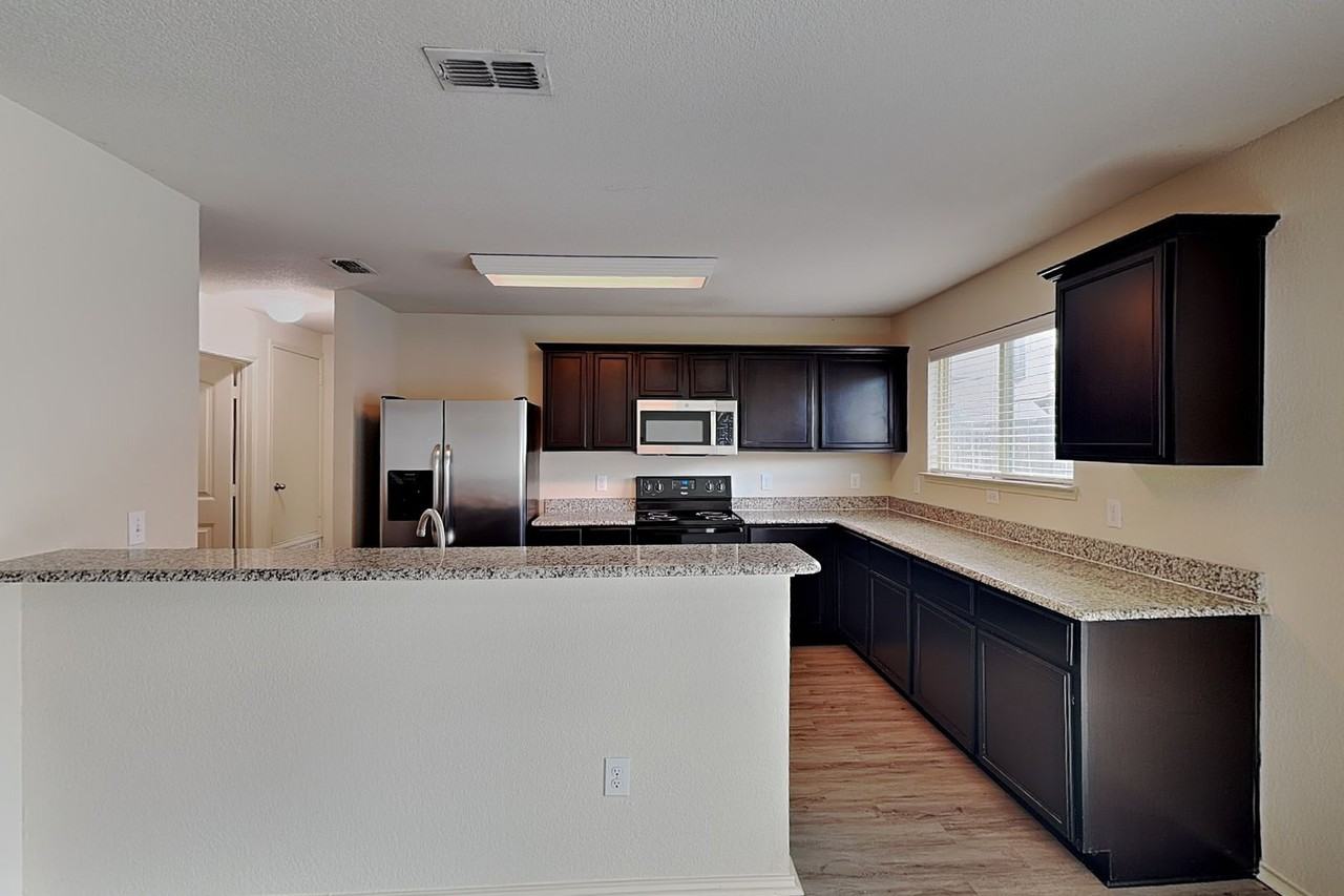 7605 Lake Vista Way - Photo 5 of 16