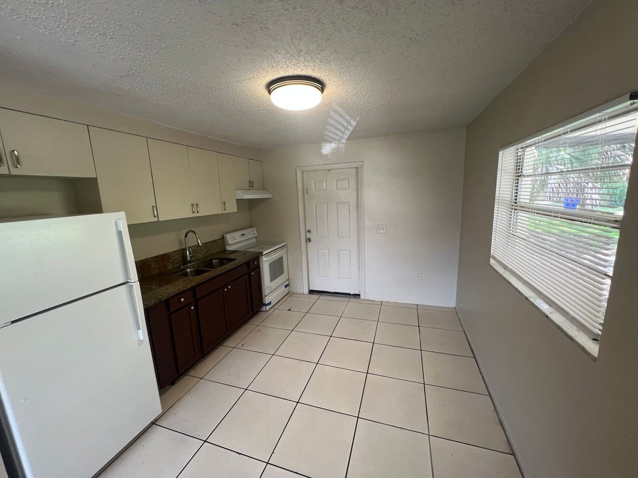 1057 Alderman St - Photo 2 of 10