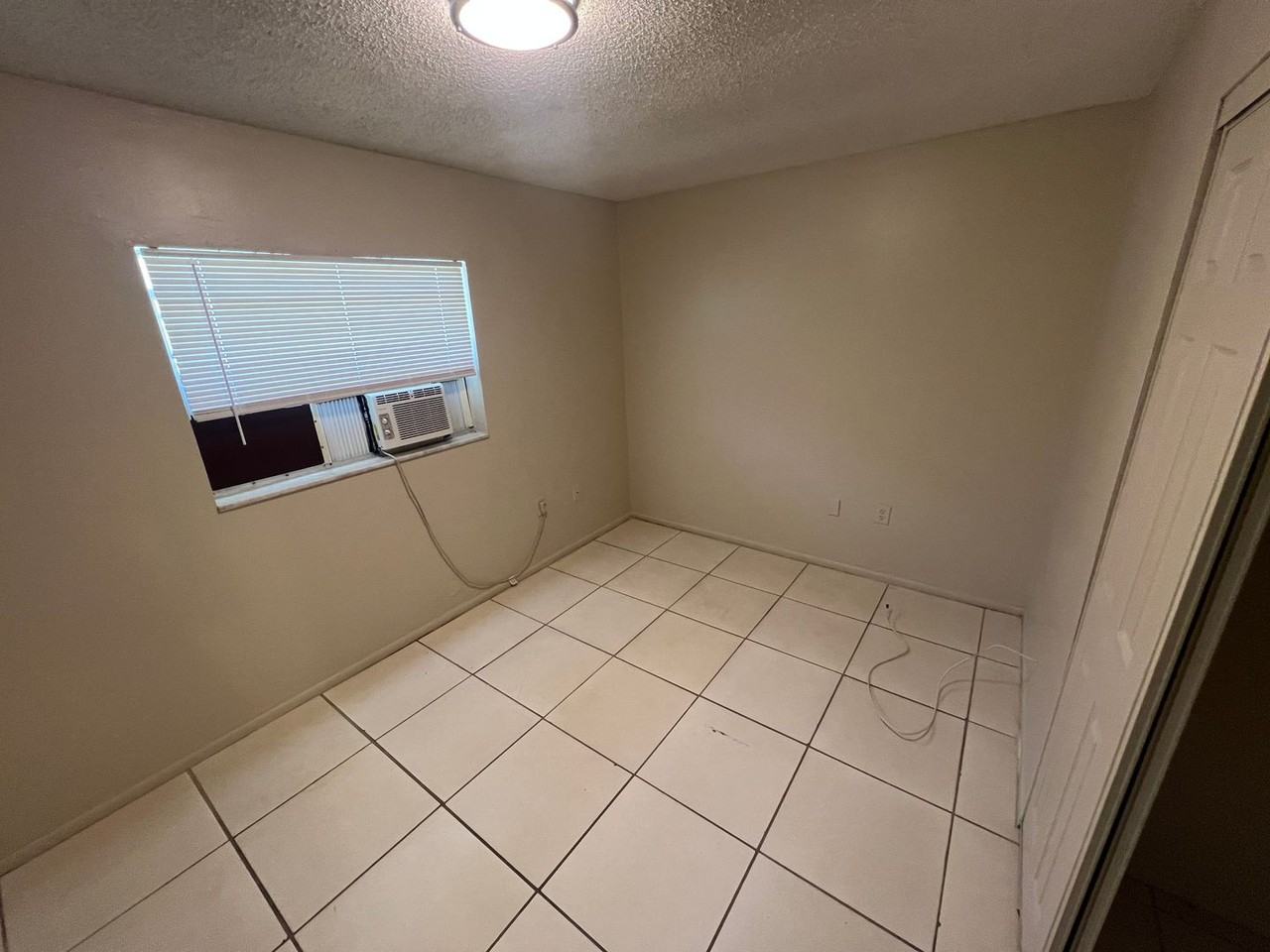 1057 Alderman St - Photo 7 of 10