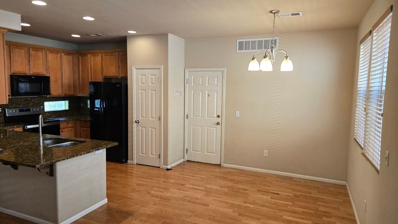 2515 Central Park Blvd - Photo 5 of 20