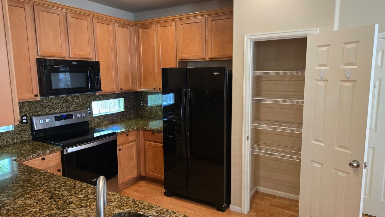 2515 Central Park Blvd - Photo 7 of 20