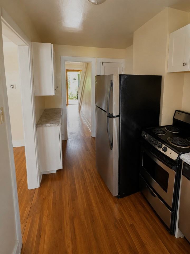 Point Breeze 2 Bed 1 Bath - Photo 3 of 9